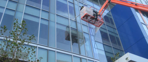 Čiščenja steklenih fasad