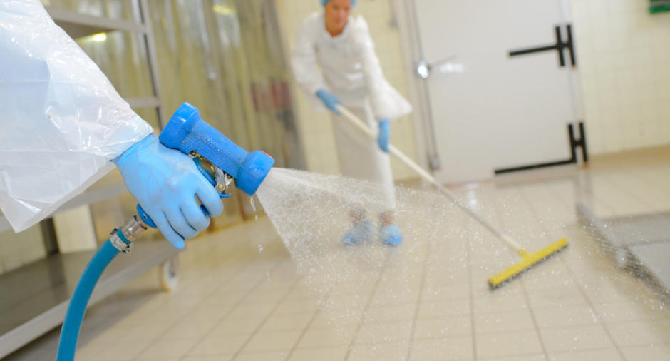 Strojna strojna čiščenja v industriji